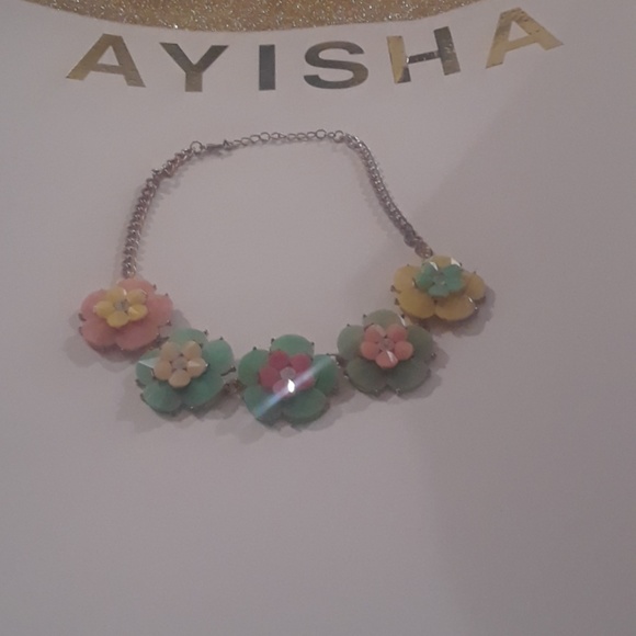 no brand Jewelry - Statement necklace.